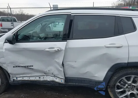 2022 Jeep Compass Latitude Lux 4X4 из США, поврежденный, VIN 3C4NJDFB7NT133335